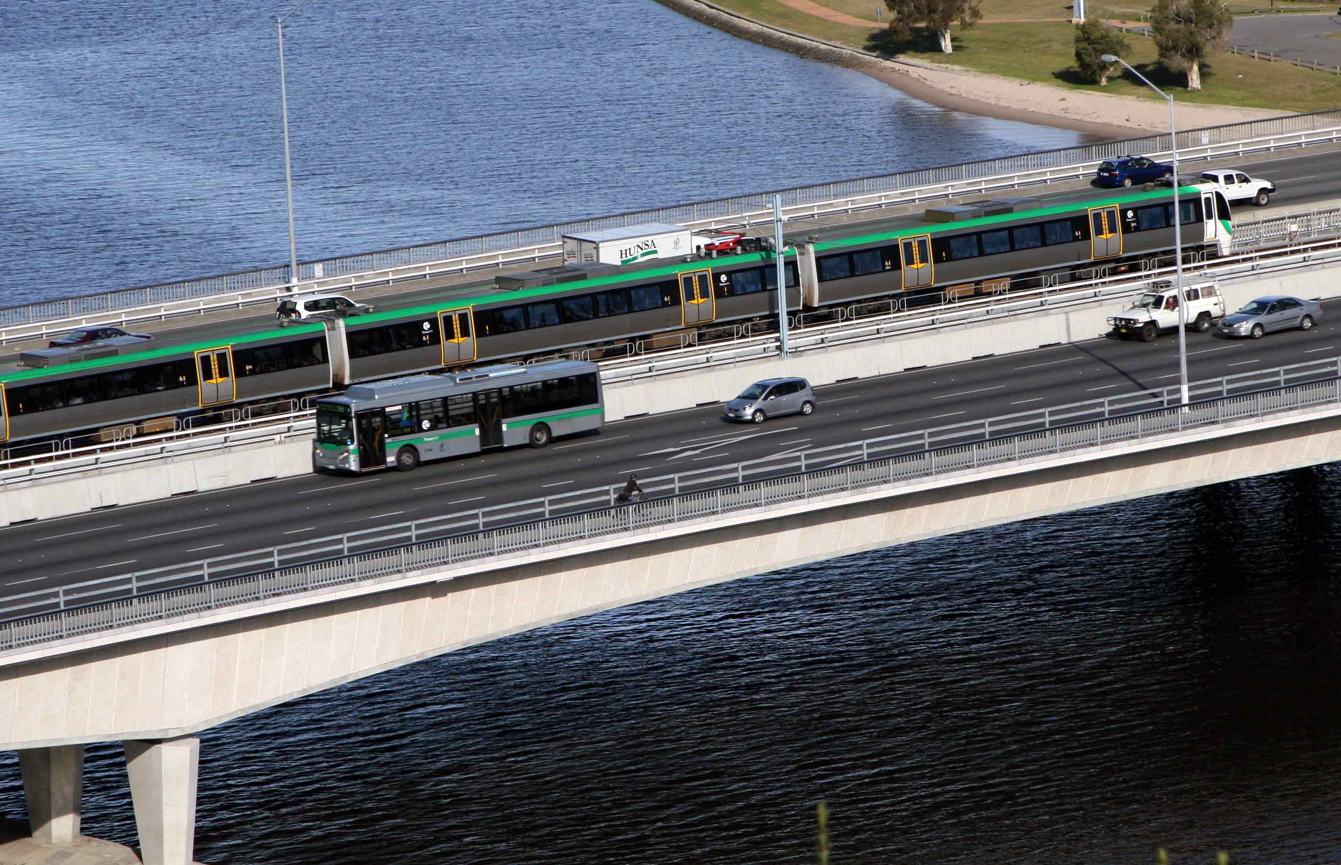 Perth-fwy-Train-Bridge.jpg